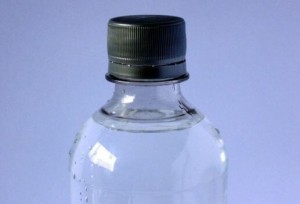 ペットボトルの水