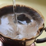 使用後のコーヒー豆の出し殻で強力消臭剤を作る方法