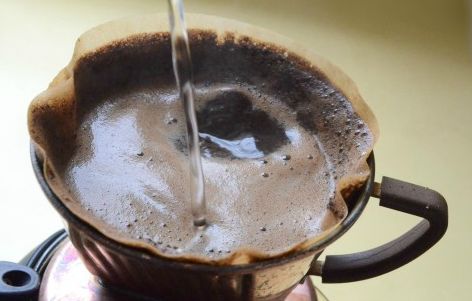 使用後のコーヒー豆の出し殻で強力消臭剤を作る方法