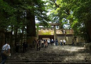 伊勢神宮の内宮の階段